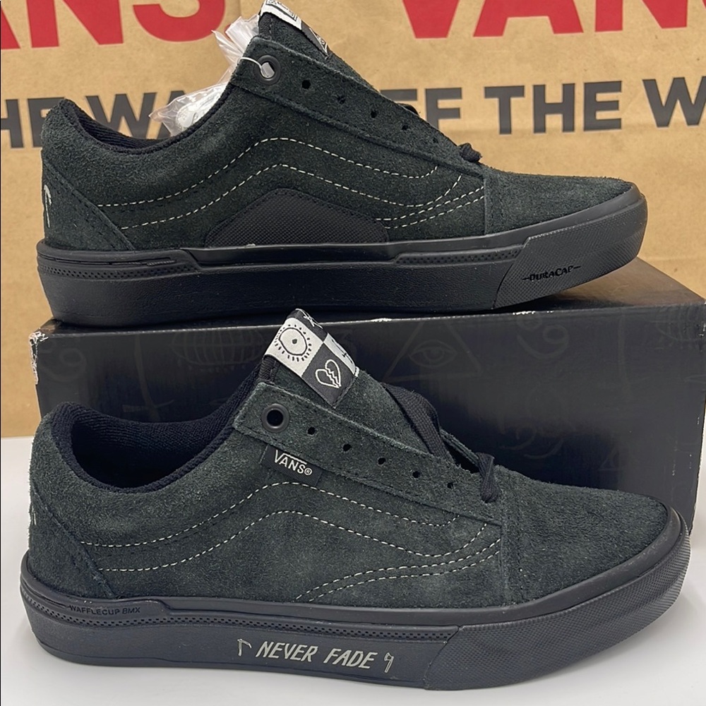 Vans WMNS Black Skate Shoes Bmx Old Skool
Cult Black/Grey
VN0A5JIPN42 Sneakers